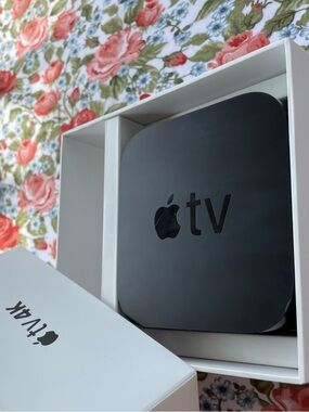 Apple TV 4K Media Player *base station only!*